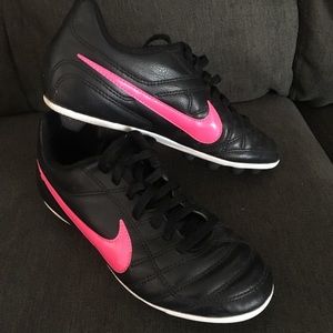 NIKE kids soccer cleats size 1.5Y